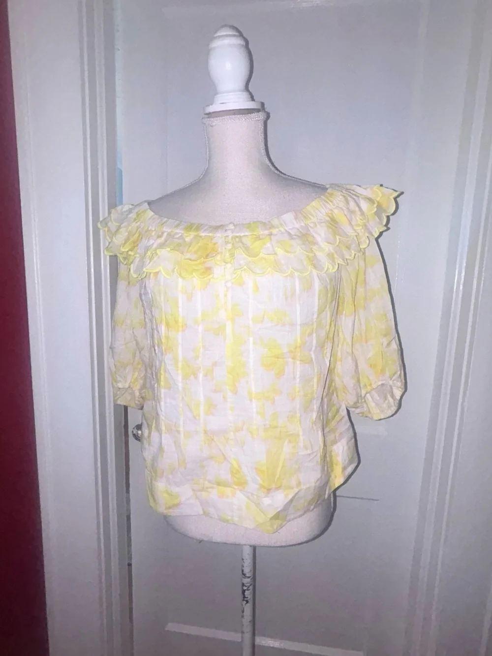 Anthropologie Yellow and White Floral Off-Shoulder Ruffle Top sz XS never worn